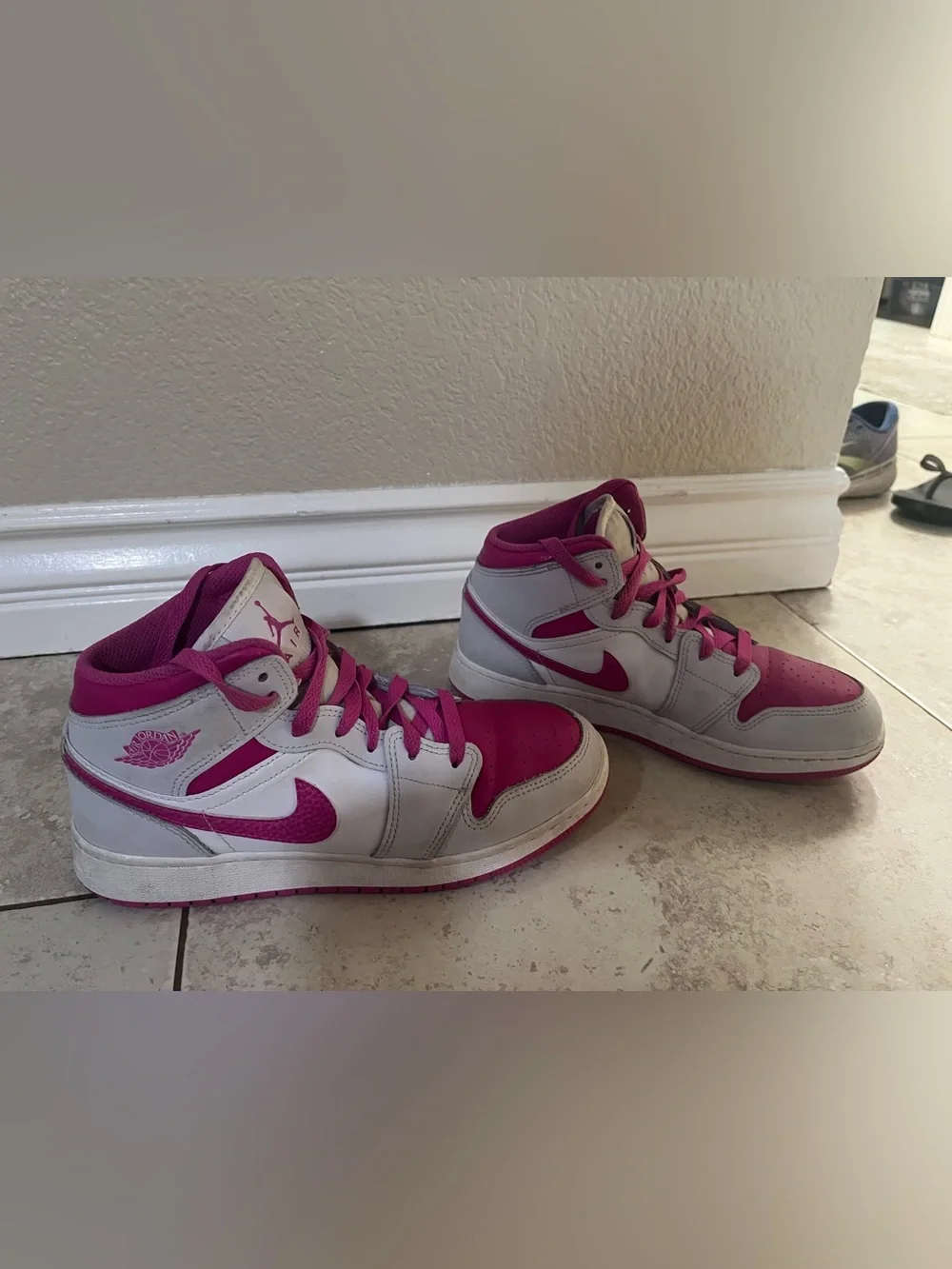 Nike Mid-Top Sneakers in White and Magenta